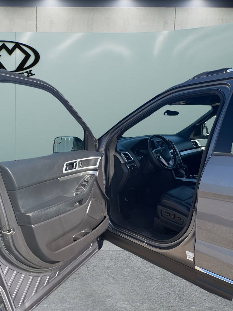 Used 2014 Ford Explorer XLT w/ Equipment Group 202A FWD image 11
