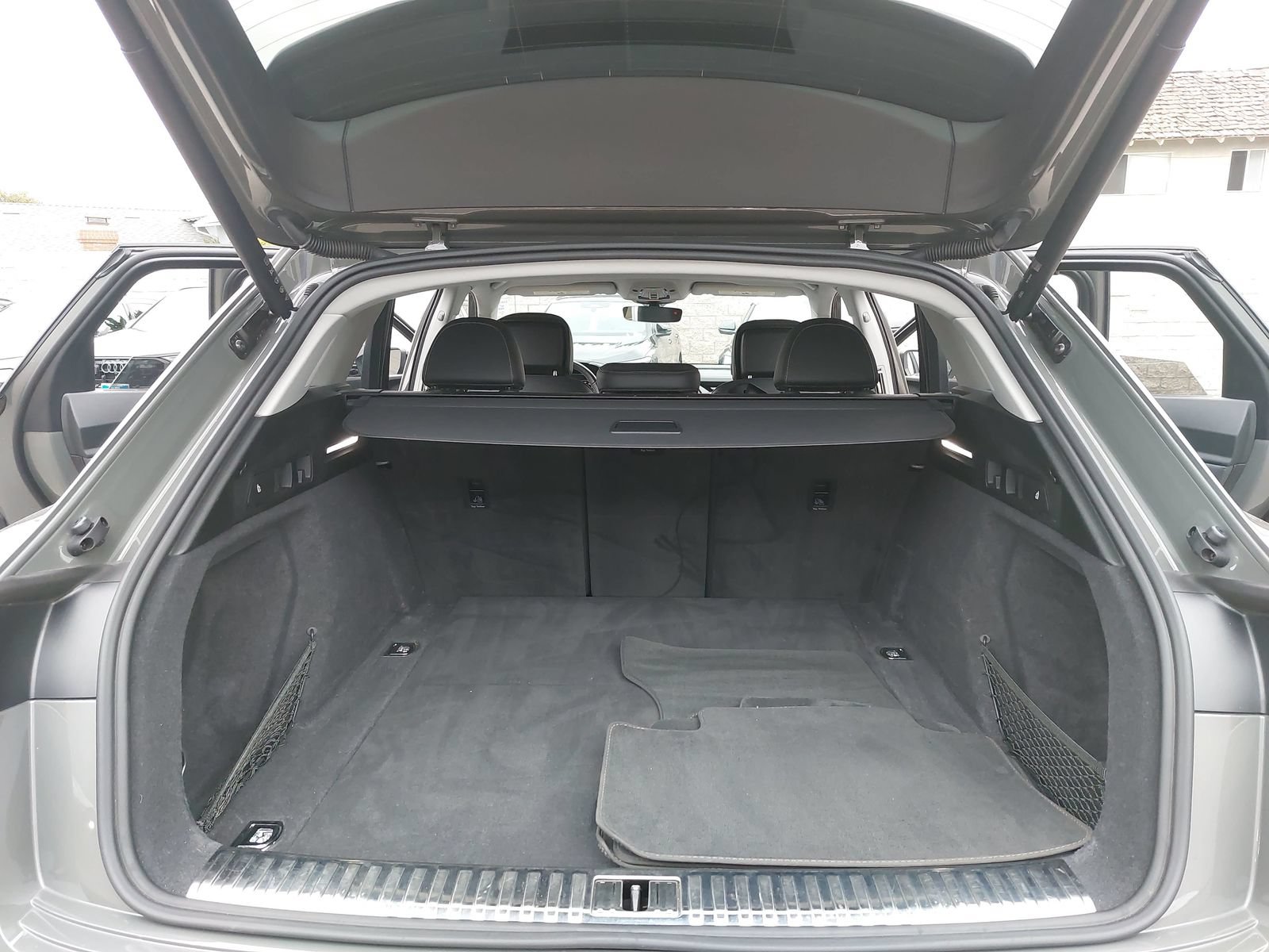 Used 2024 Audi Q8 e-tron Premium Plus w/ Prestige Package AWD/4WD image 12