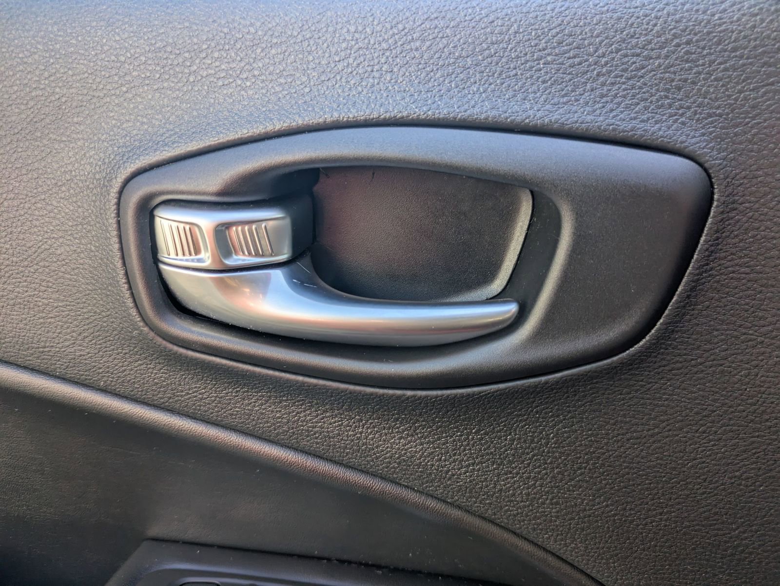 Used 2020 Jeep Compass Sport image 11