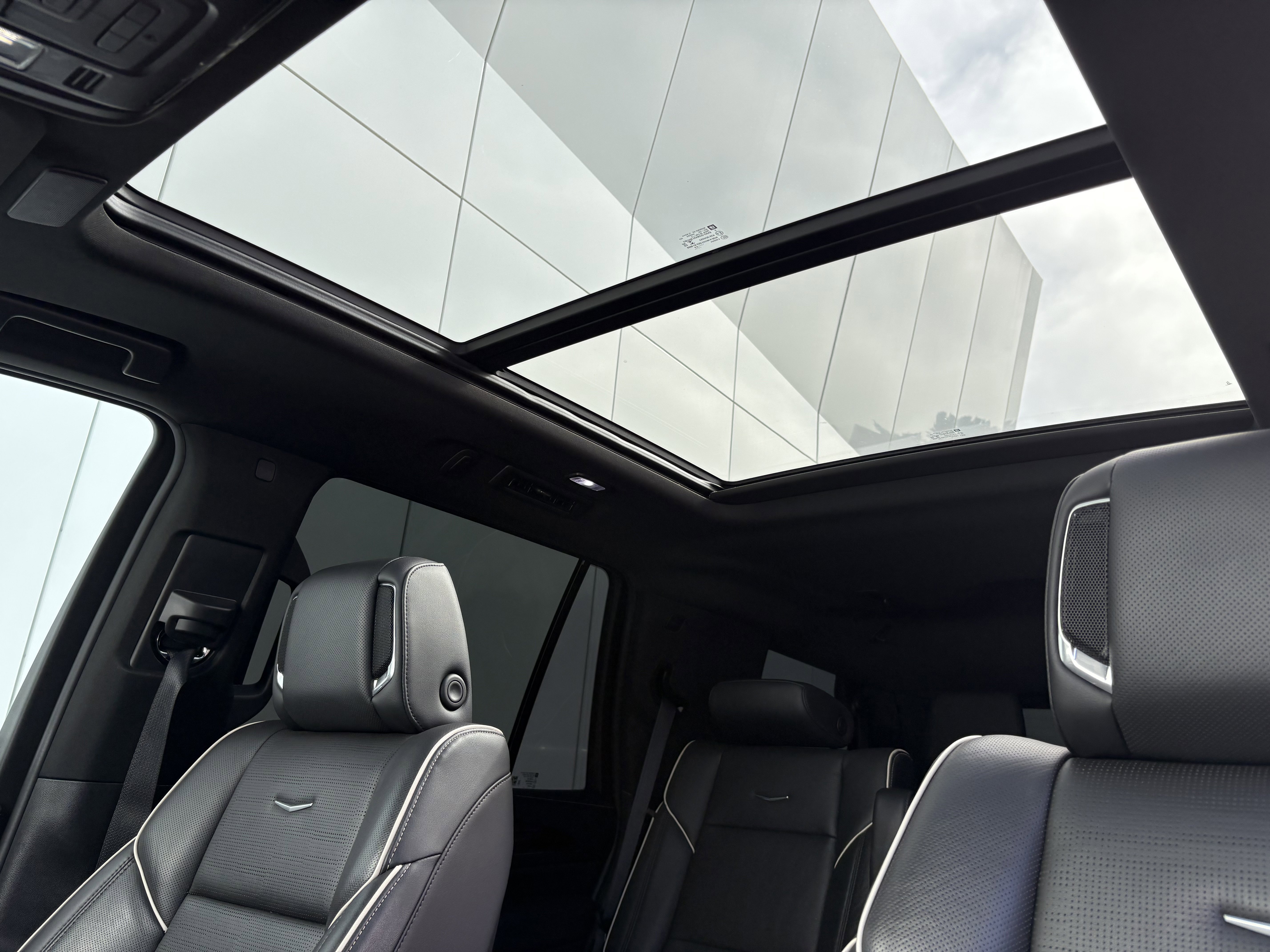 Certified 2022 Cadillac Escalade Premium Luxury image 17