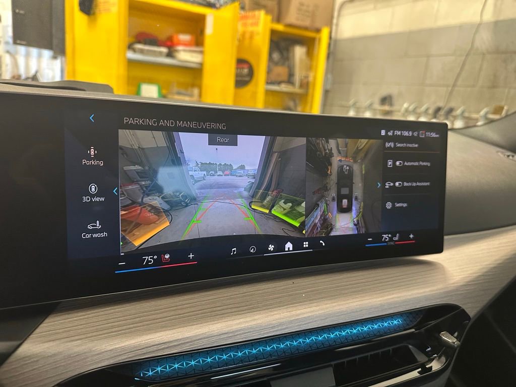 Used 2025 BMW 330i xDrive 330i xDrive w/ Convenience Package image 32