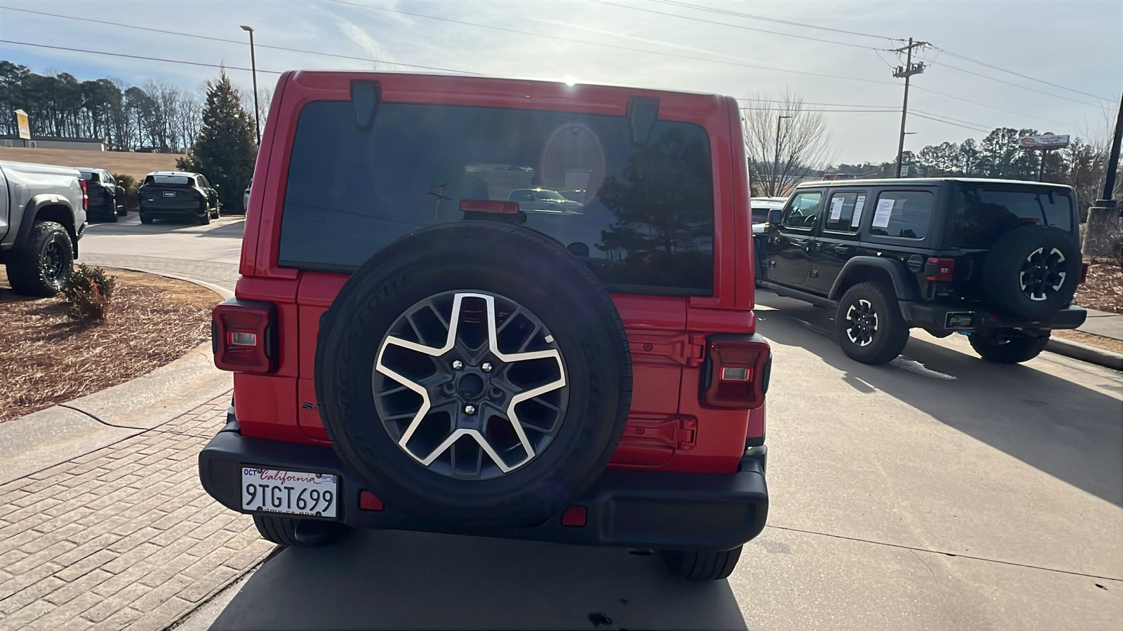 Used 2025 Jeep Wrangler Sahara image 9