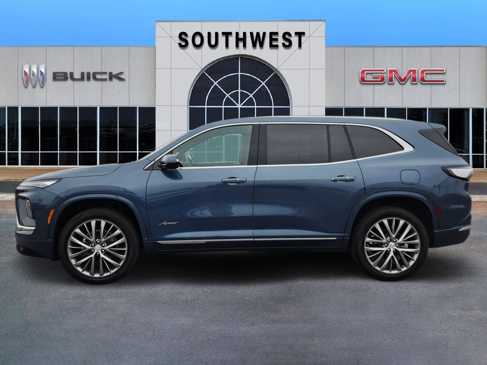 Used 2025 Buick Enclave Avenir w/ Trailering Package, 5000 lbs. image 3