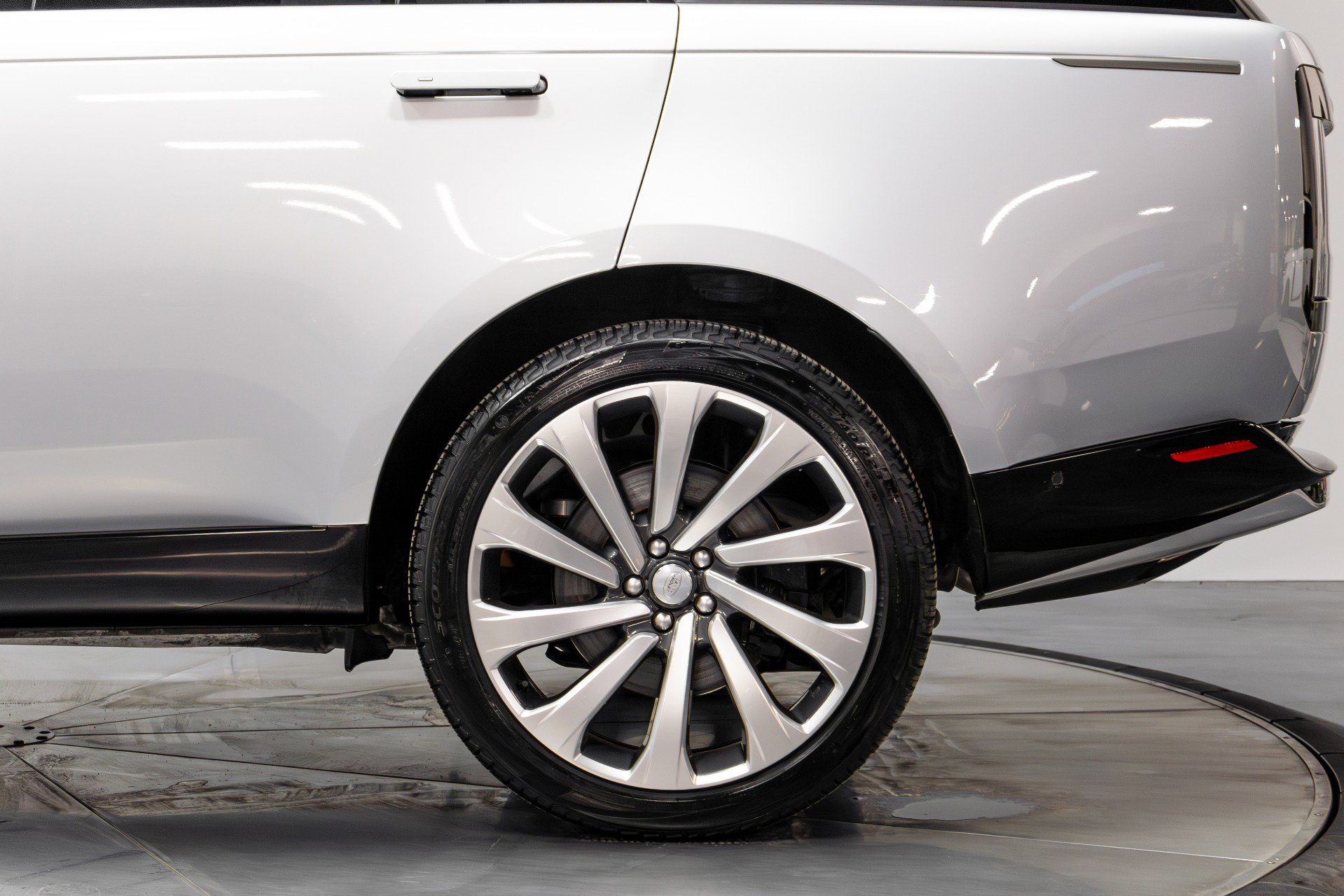 Used 2023 Land Rover Range Rover Autobiography image 41