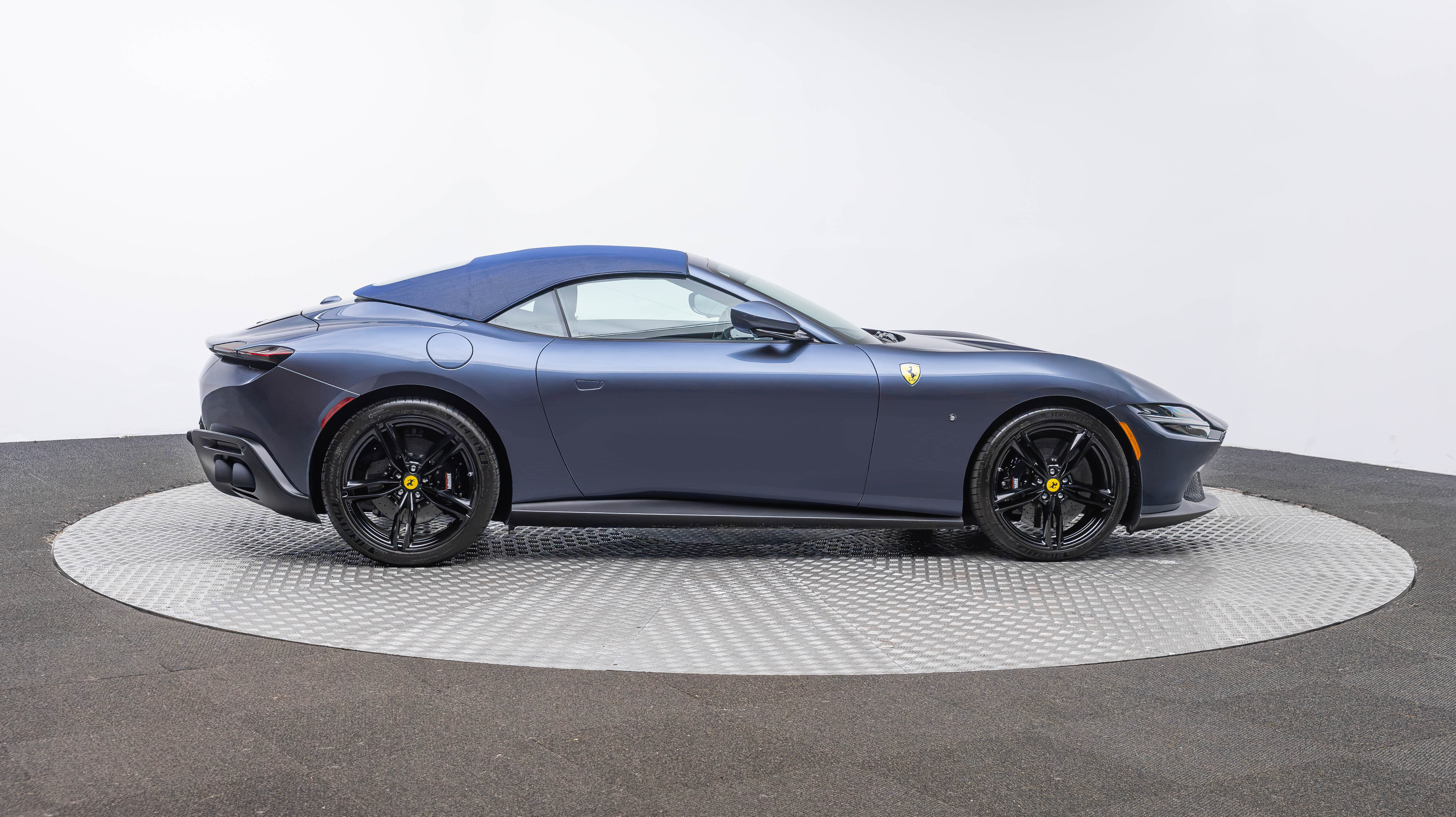 Certified 2024 Ferrari Roma Spider RWD image 36