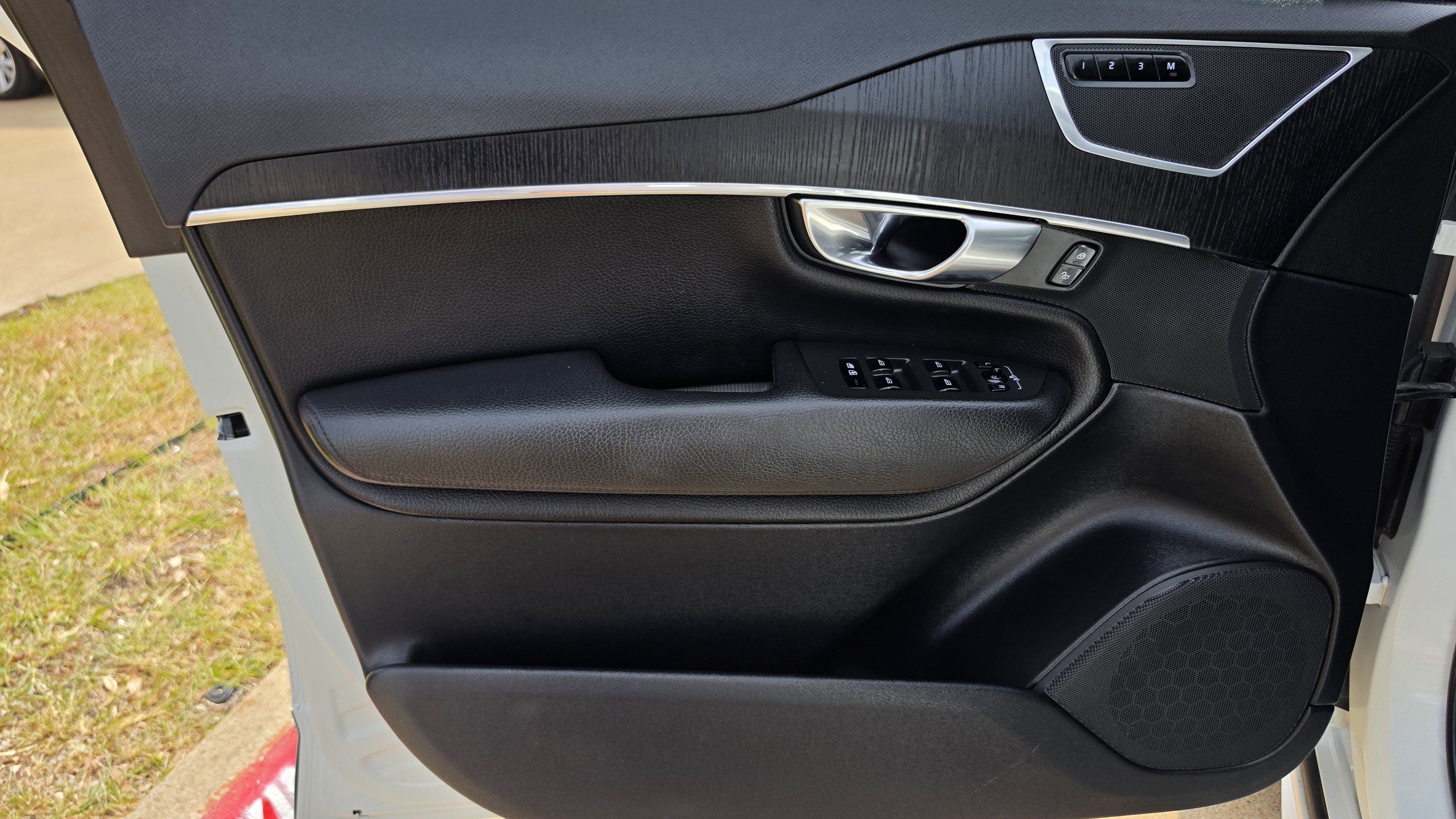 Used 2020 Volvo XC90 T6 Momentum AWD/4WD image 25