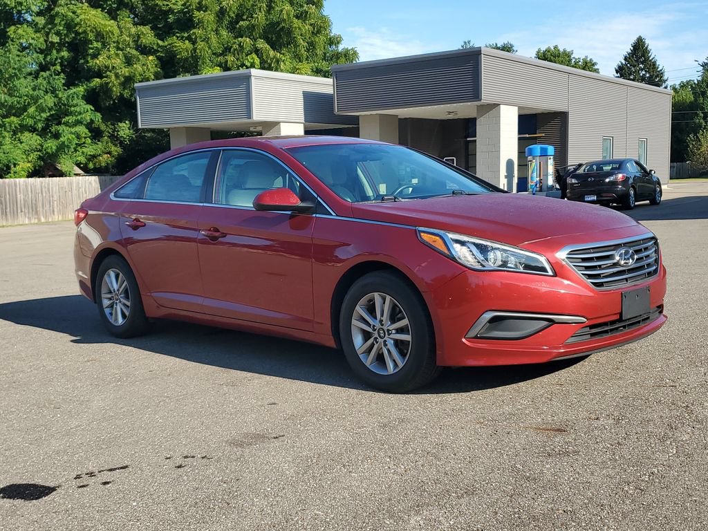 Used 2016 Hyundai Sonata SE FWD image 3