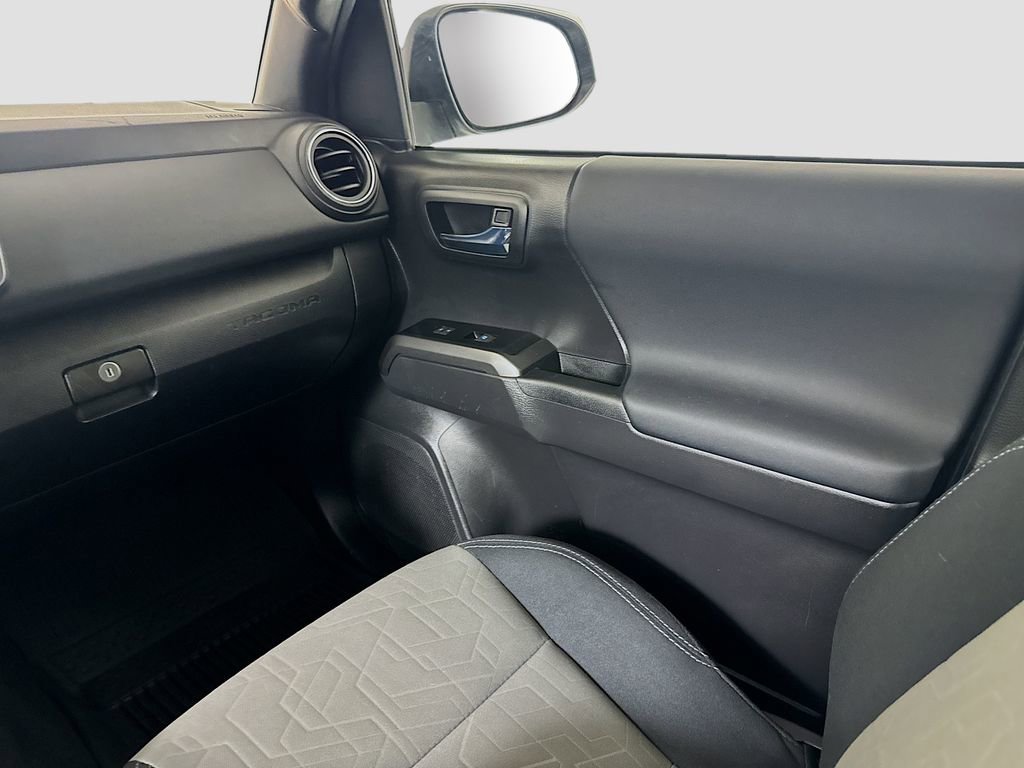 Used 2022 Toyota Tacoma TRD Off-Road w/ Technology Package AWD/4WD image 22