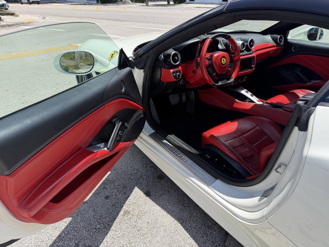 Used 2015 Ferrari California T RWD image 28