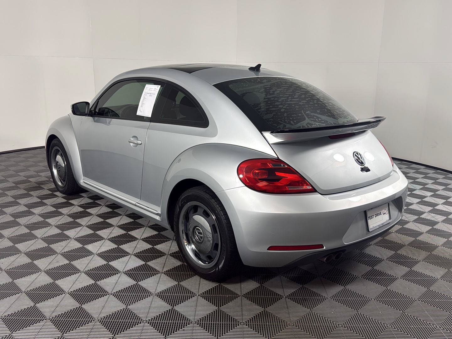 Used 2012 Volkswagen Beetle 2.5 FWD image 5