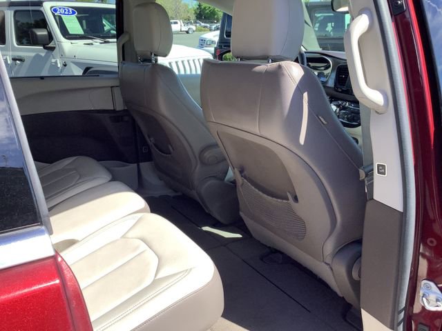 Used 2017 Chrysler Pacifica Touring-L image 34