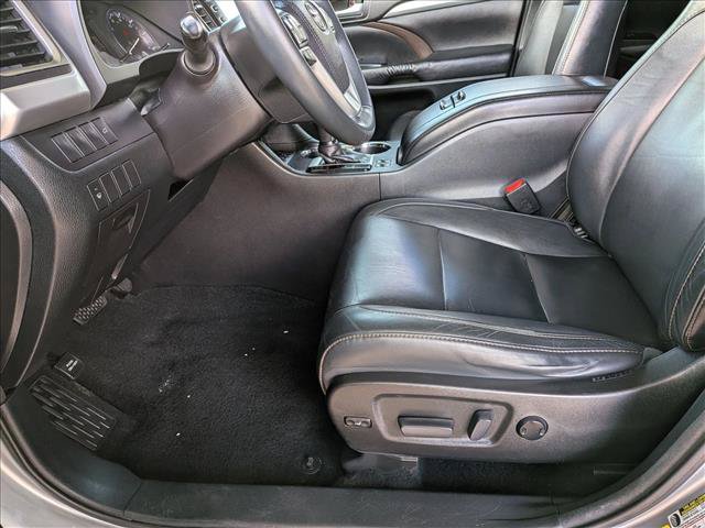 Certified 2016 Toyota Highlander XLE AWD/4WD image 15