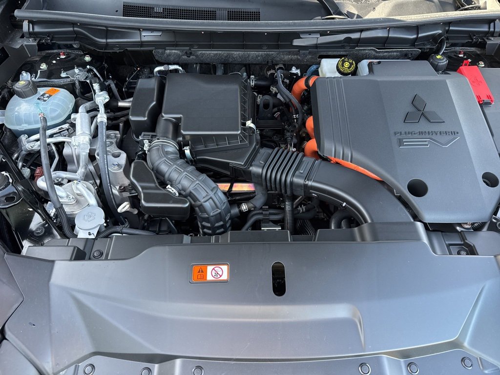 New 2025 Mitsubishi Outlander SE image 32