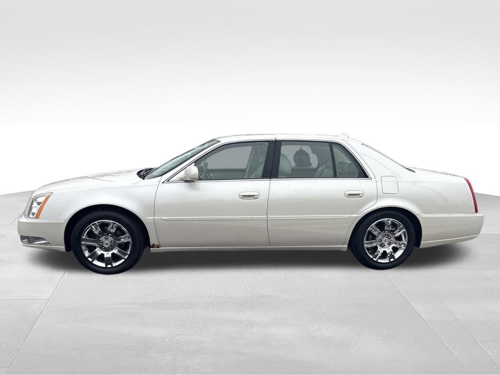 Used 2011 Cadillac DTS Platinum FWD image 6