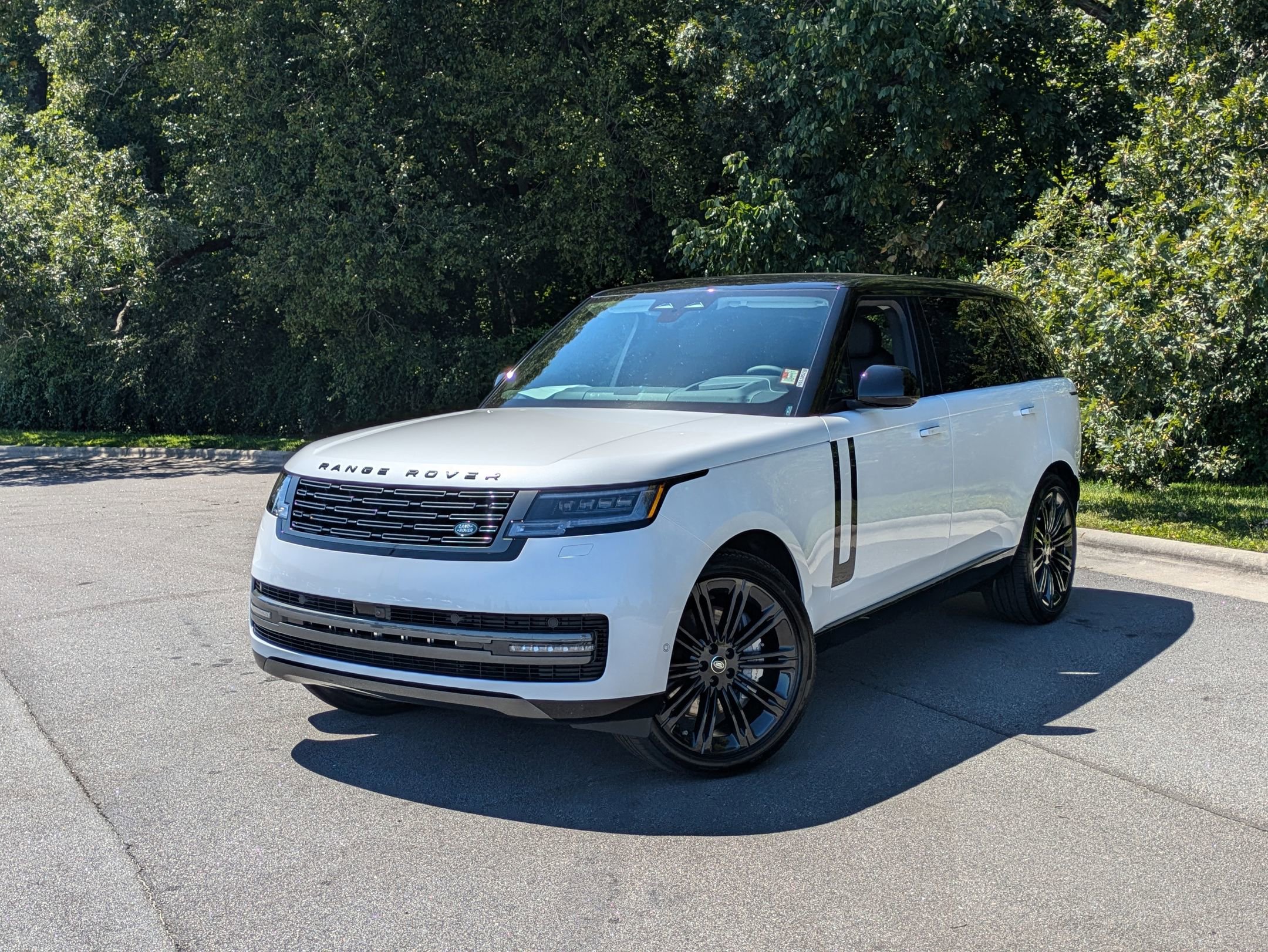 New 2025 Land Rover Range Rover Long Wheelbase SE