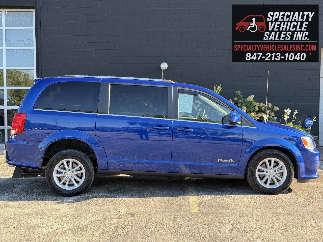 Used 2018 Dodge Grand Caravan SXT FWD image 7