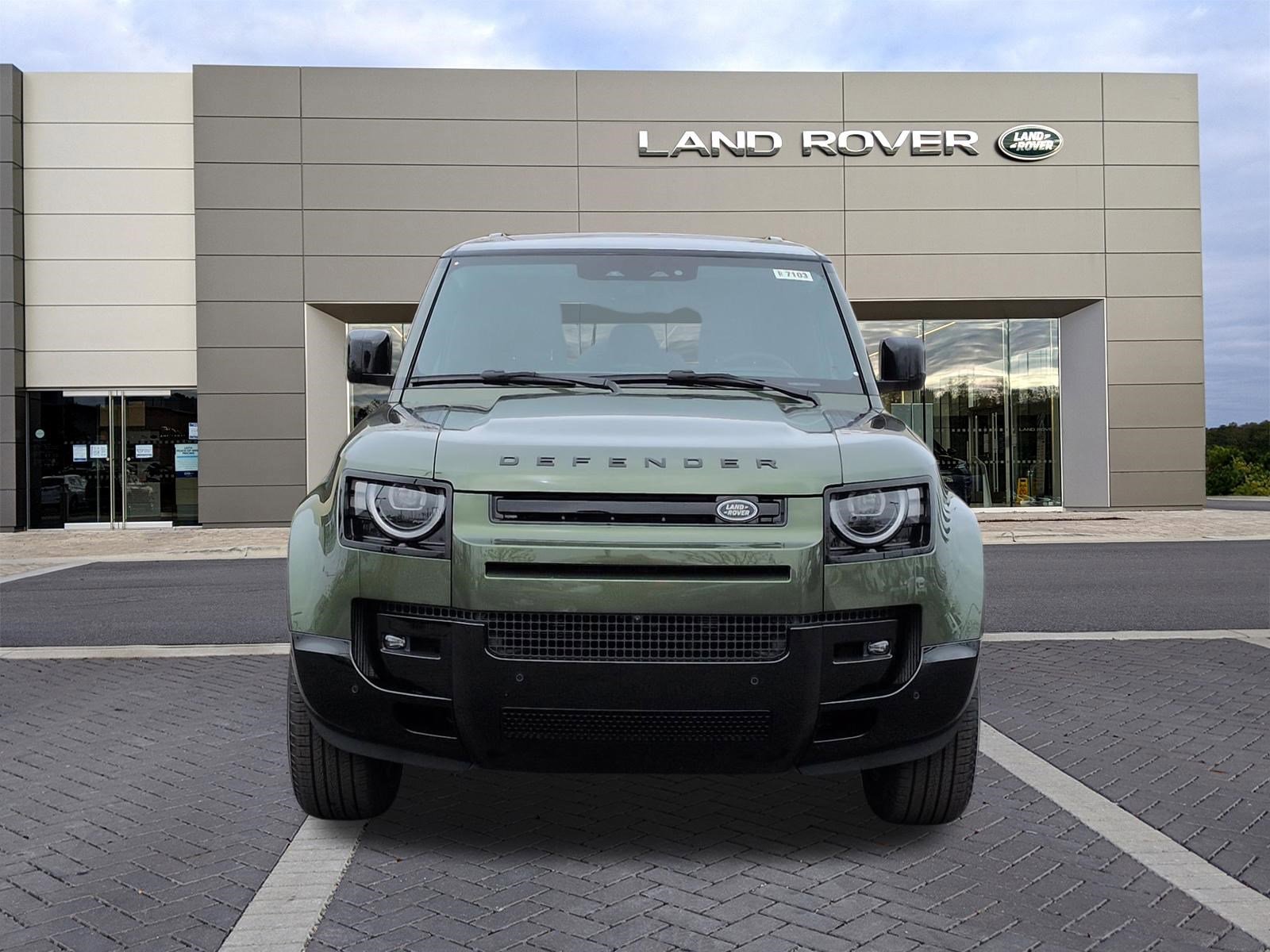 New 2026 Land Rover Defender 110 X-Dynamic SE image 2