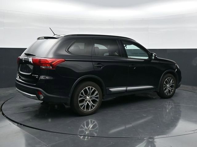 Used 2016 Mitsubishi Outlander AWD image 2