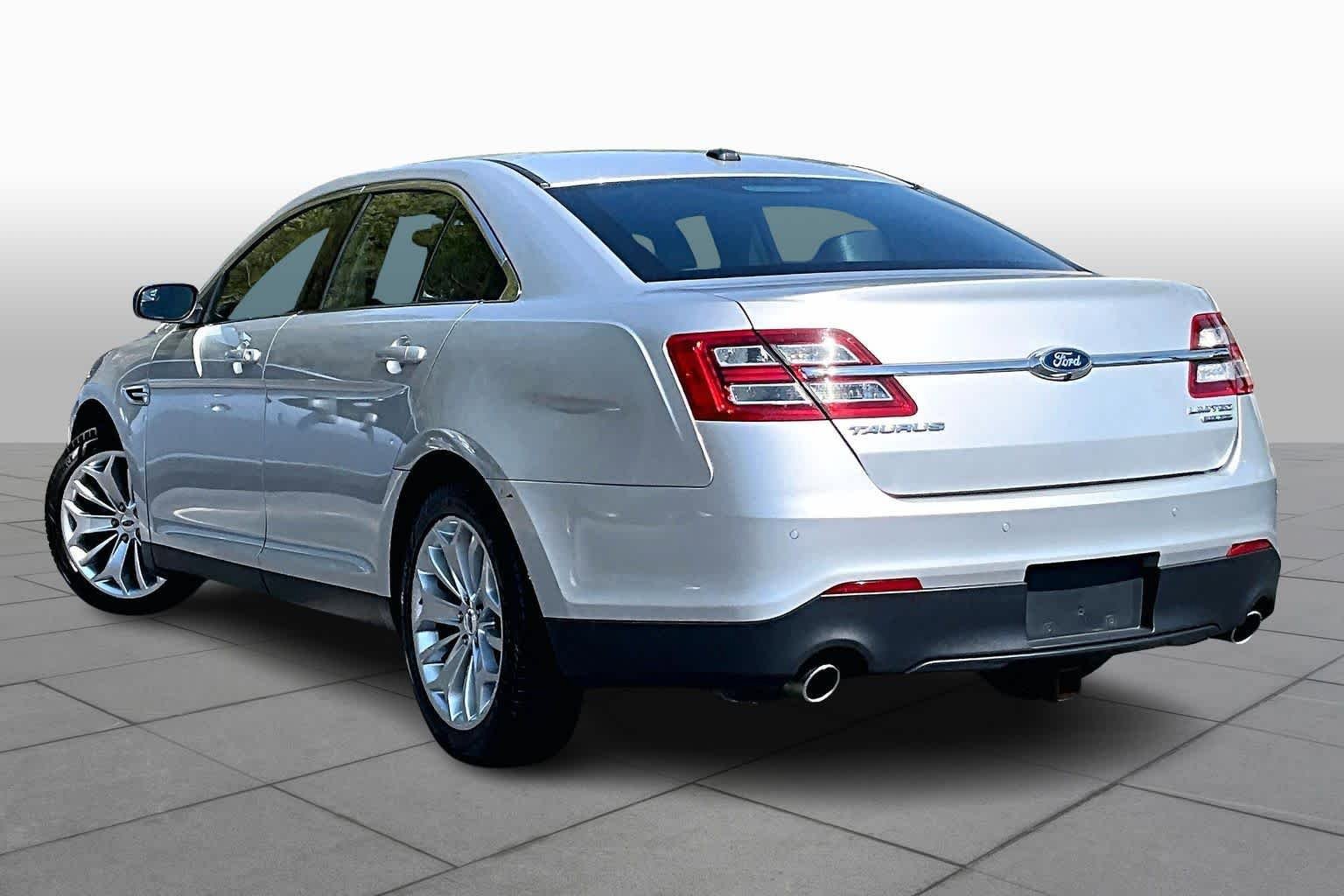 Used 2015 Ford Taurus Limited FWD image 12