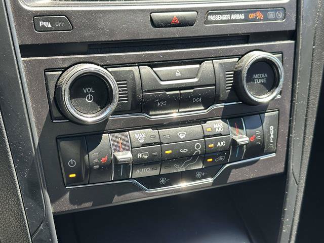 Used 2017 Ford Explorer XLT w/ Equipment Group 202A AWD/4WD image 19