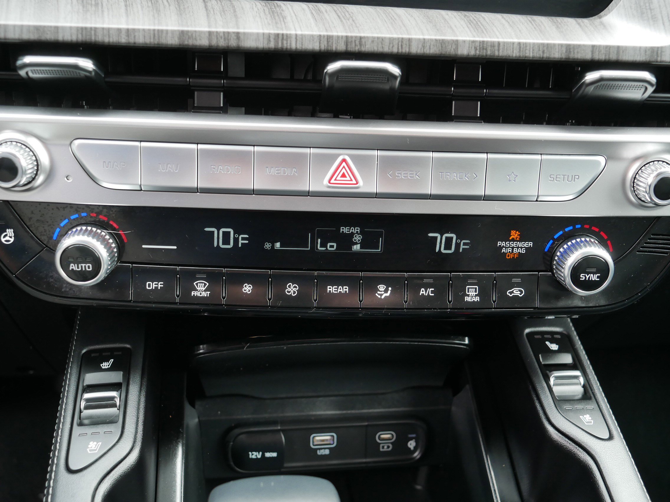 Used 2024 Kia Telluride EX w/ EX Captain's Chair Package AWD/4WD image 23