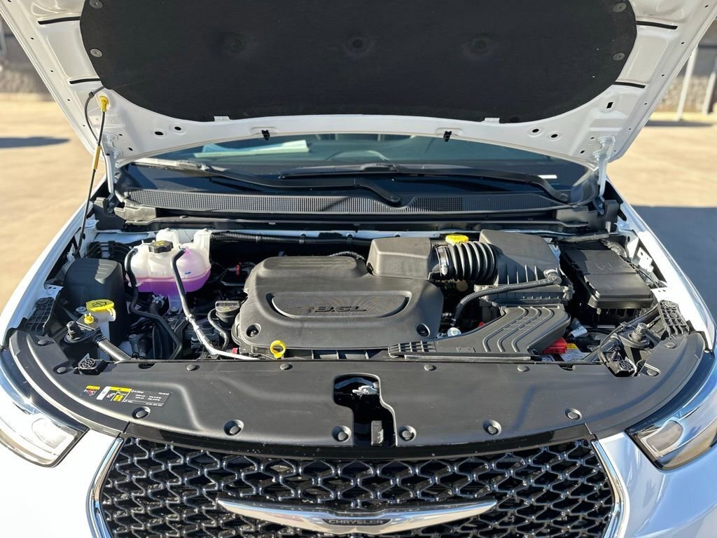 New 2026 Chrysler Pacifica Select image 8