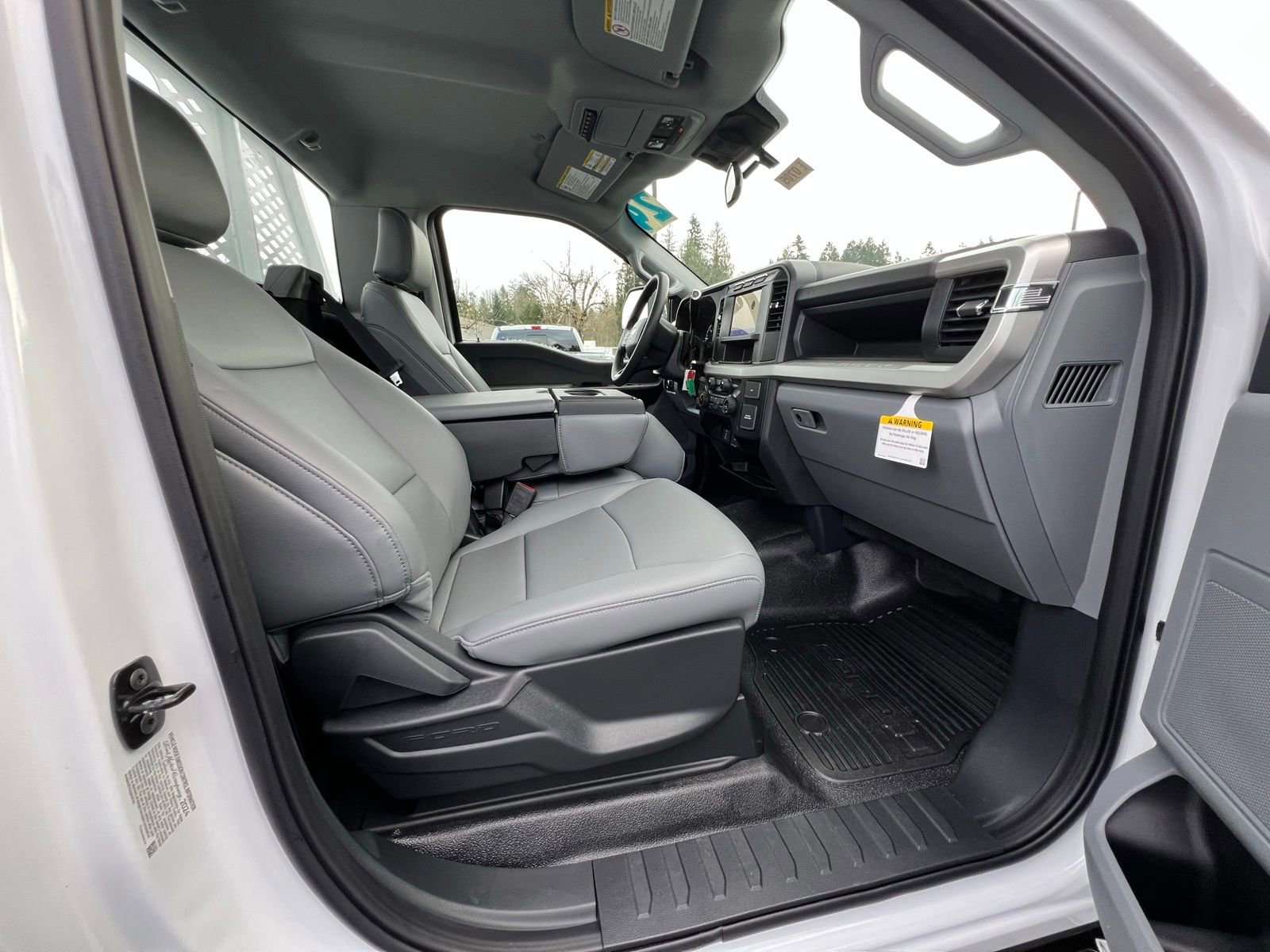 Used 2024 Ford F550 2WD Regular Cab Super Duty image 14