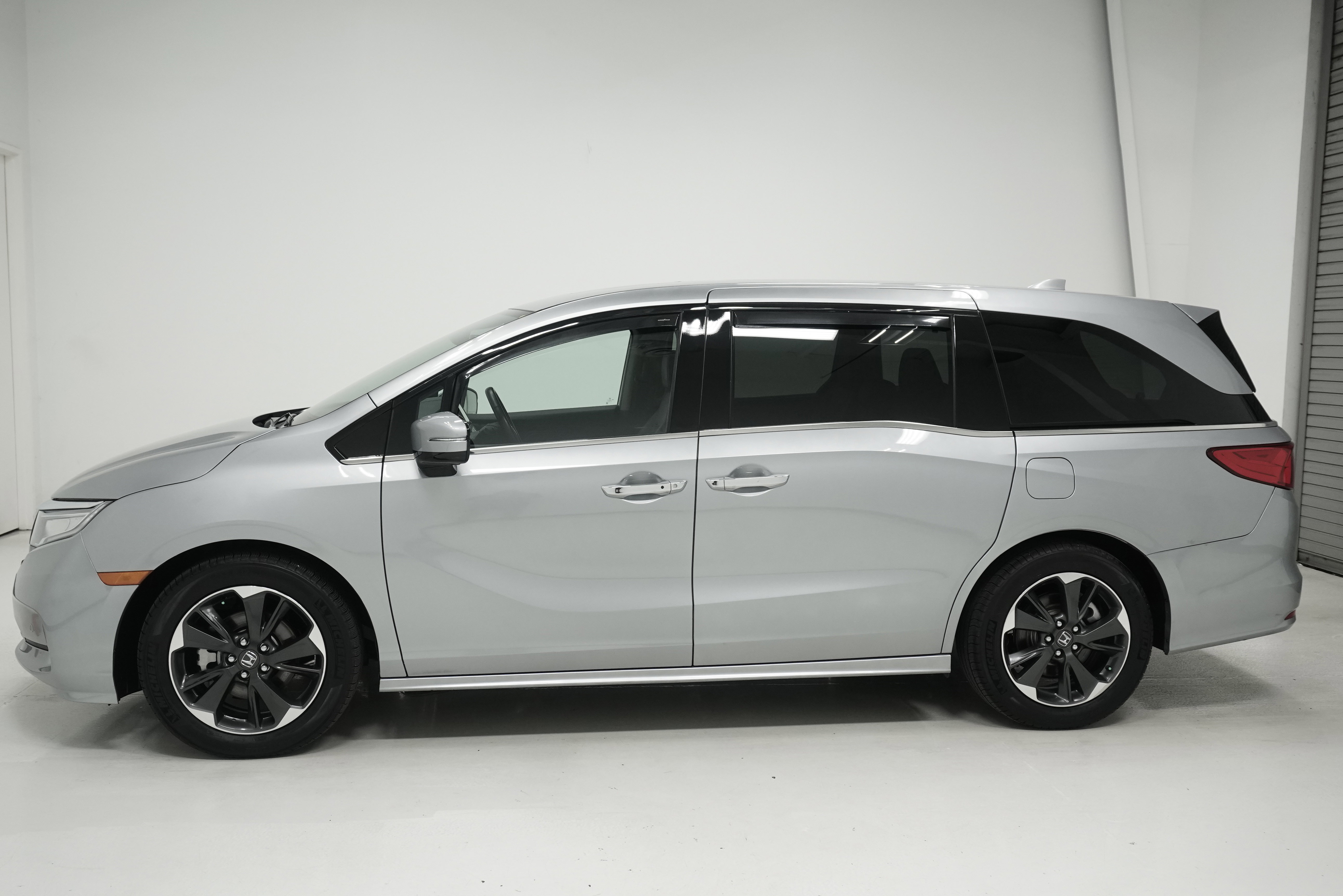Used 2023 Honda Odyssey Elite image 7
