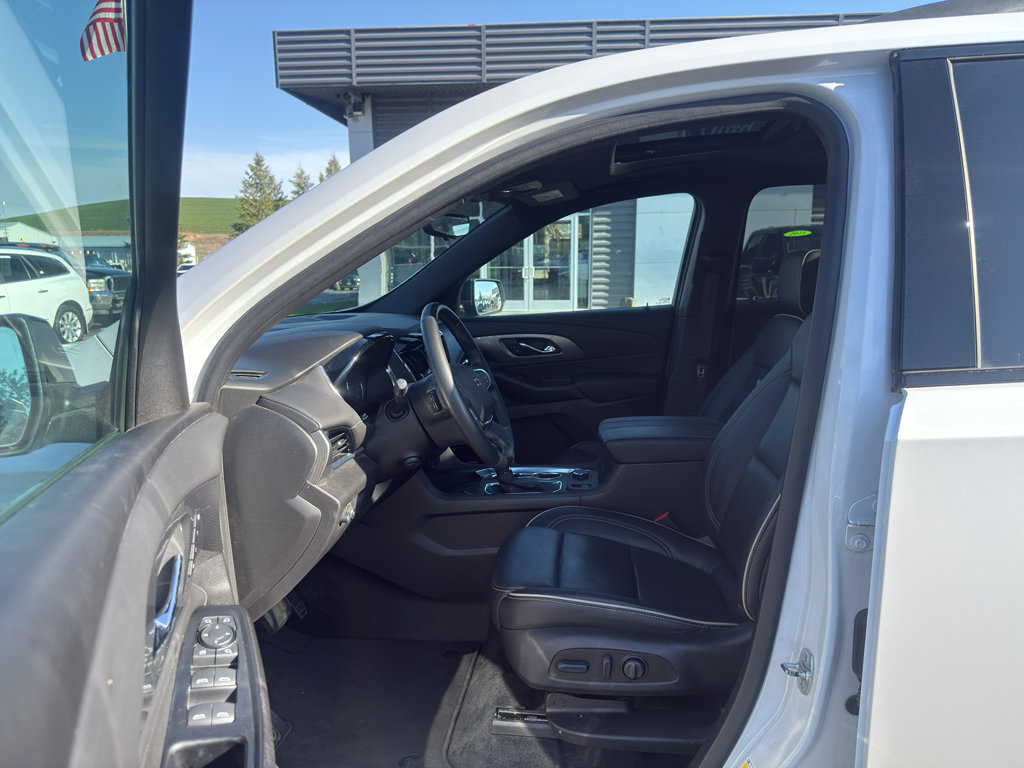 Used 2024 Chevrolet Traverse Premier w/ Redline Edition AWD/4WD image 8