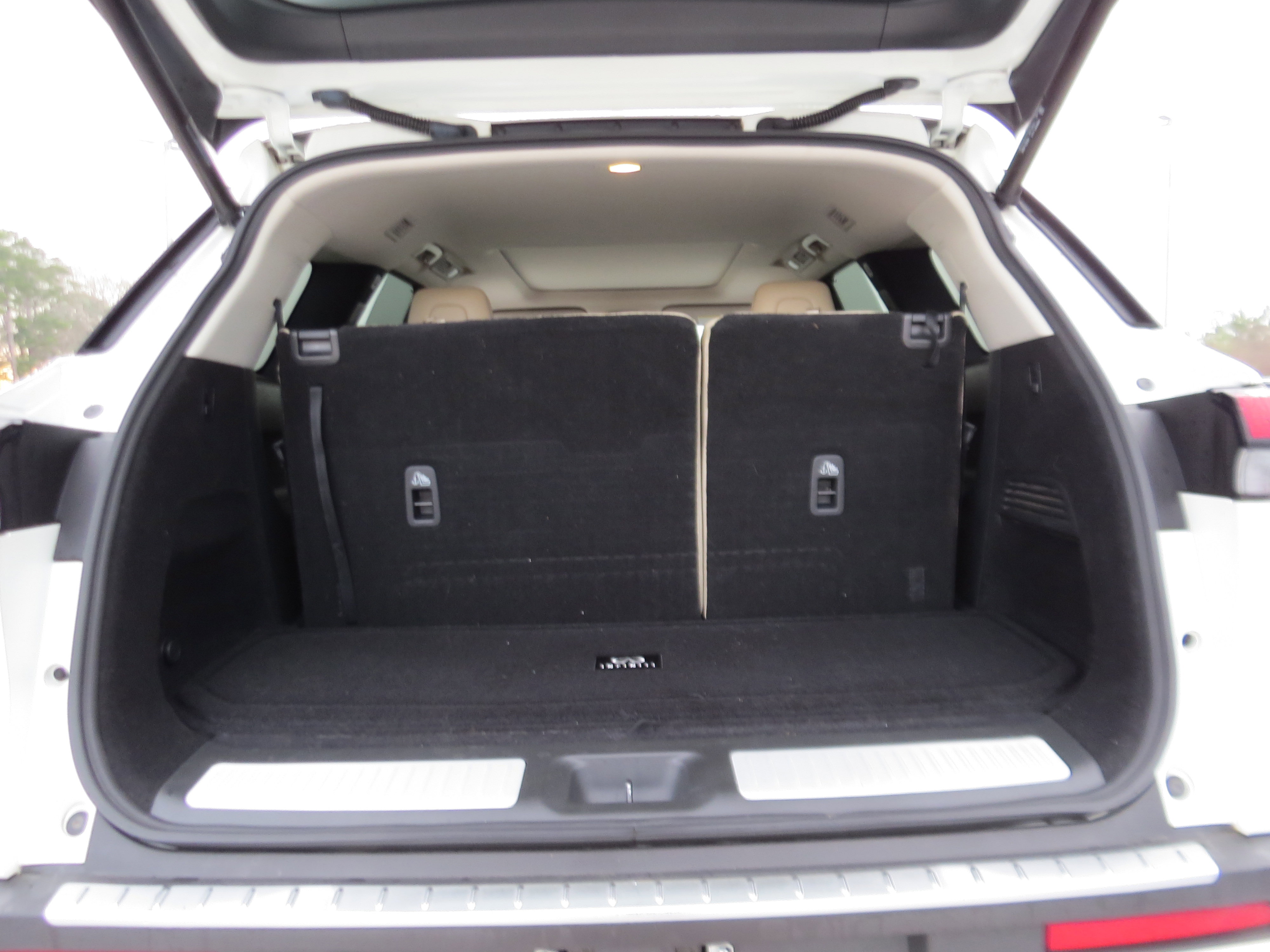 Used 2023 INFINITI QX60 Luxe w/ Cargo Package image 11