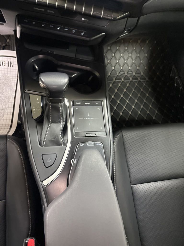 Used 2022 Lexus UX 200 w/ Premium Package FWD image 13