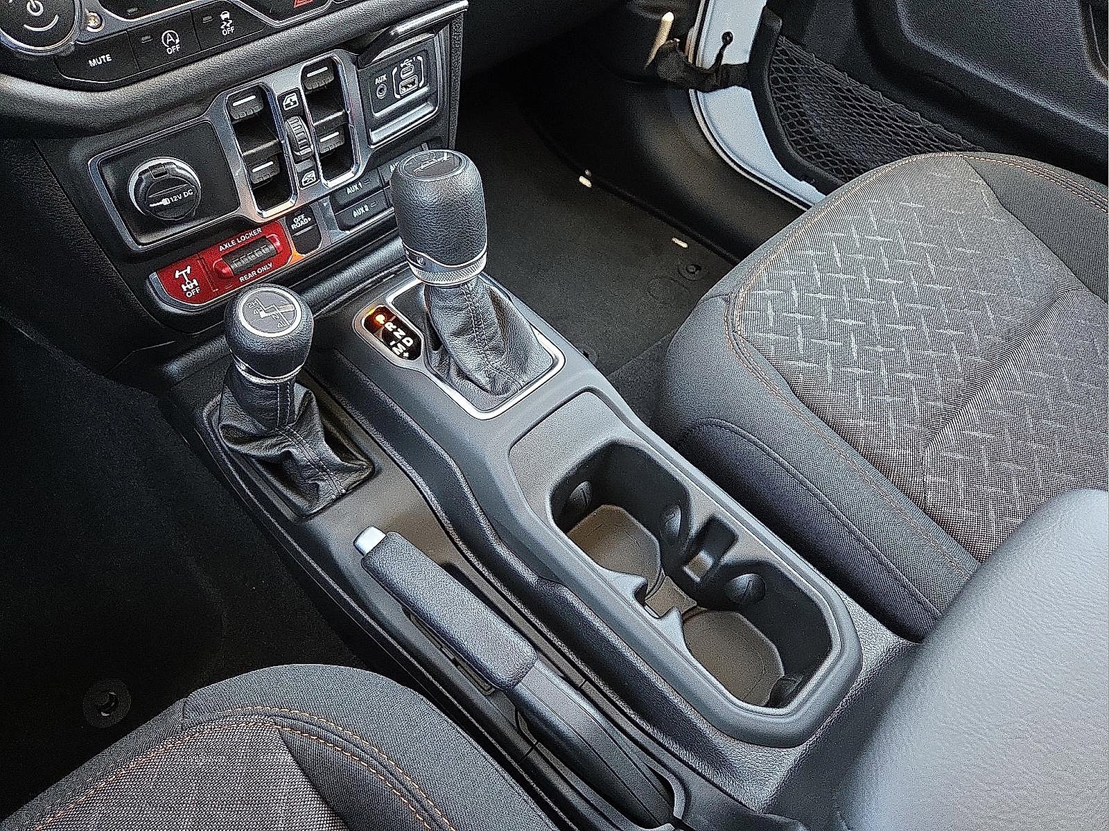 New 2025 Jeep Gladiator Mojave w/ Steel Bumper Group image 25