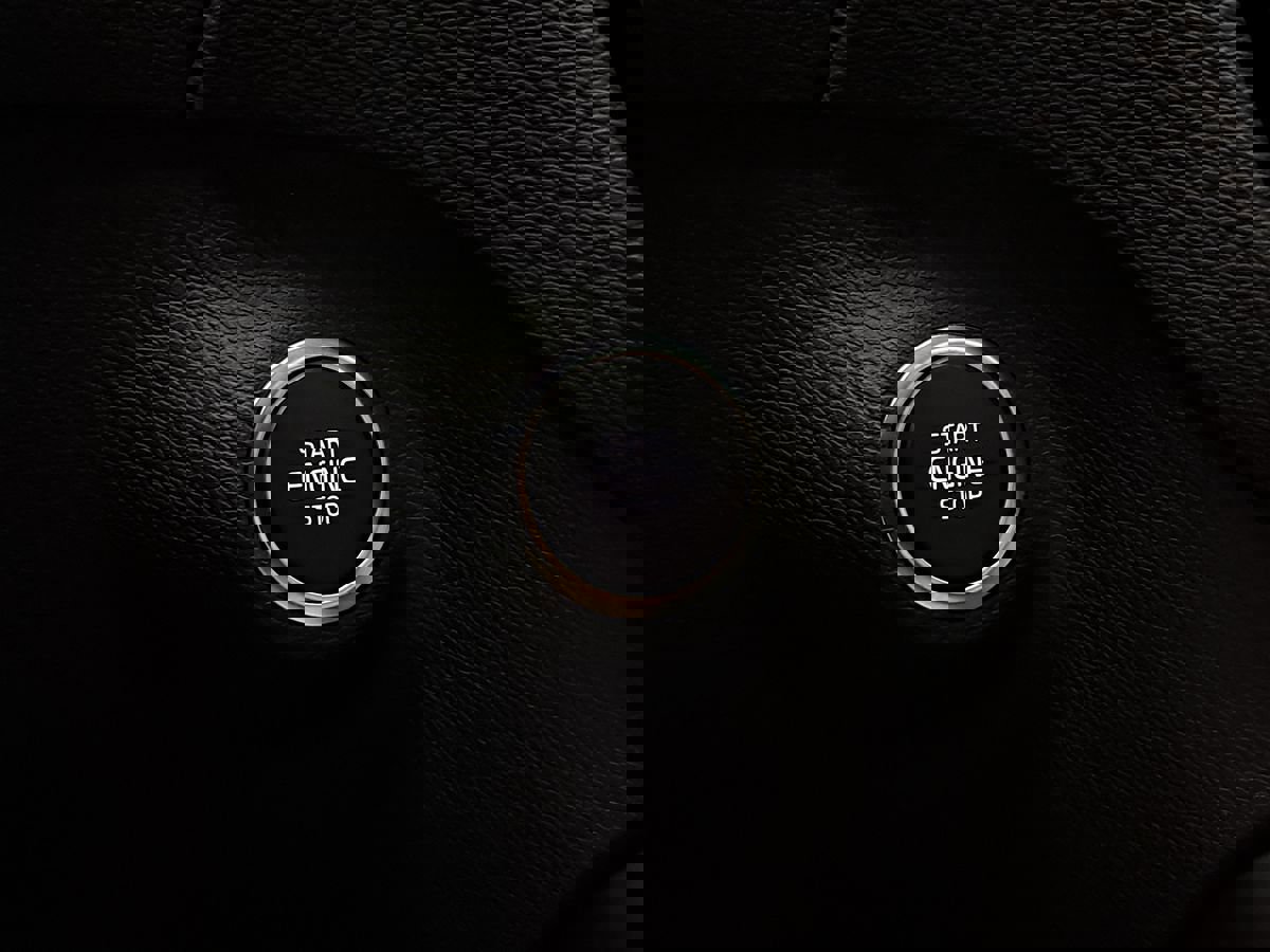 Used 2024 Volvo XC40 B5 Core image 24