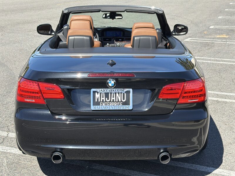 Used 2011 BMW 335i Convertible image 5