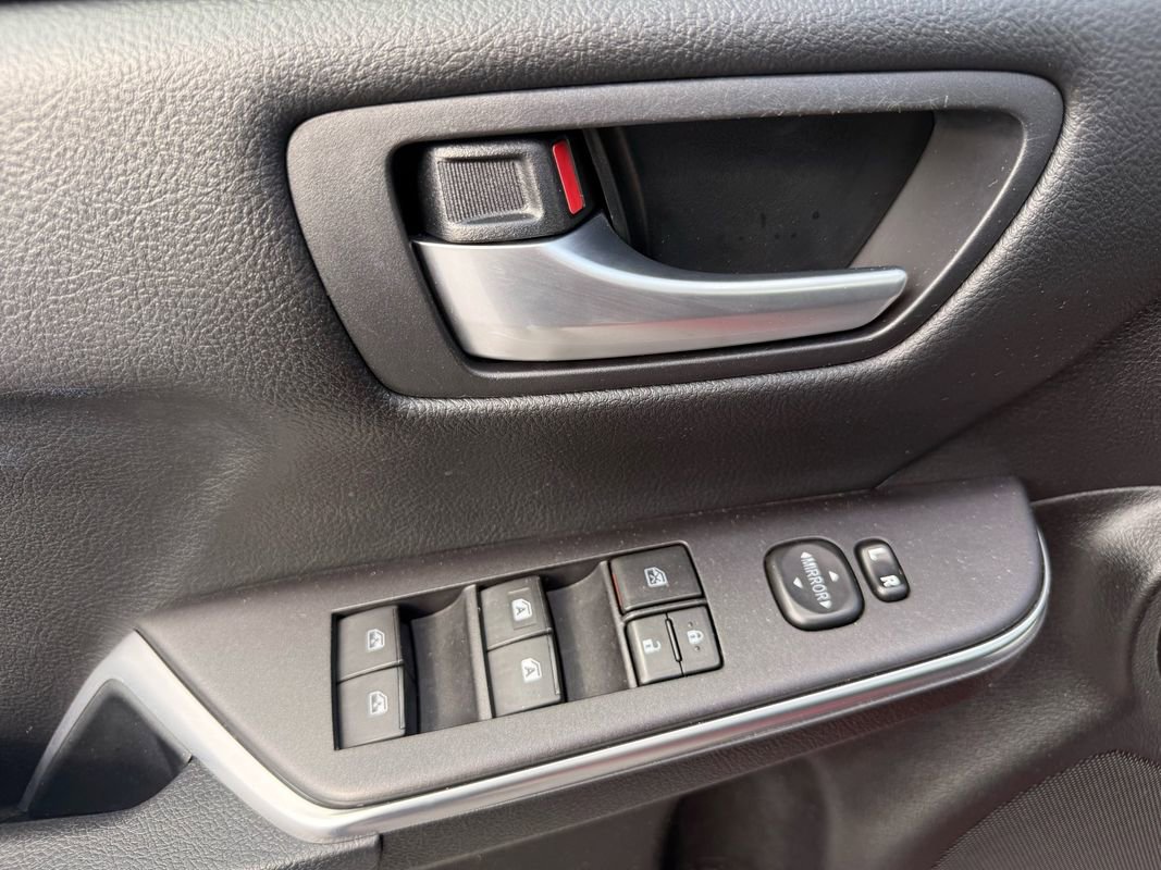 Used 2016 Toyota Camry SE image 16