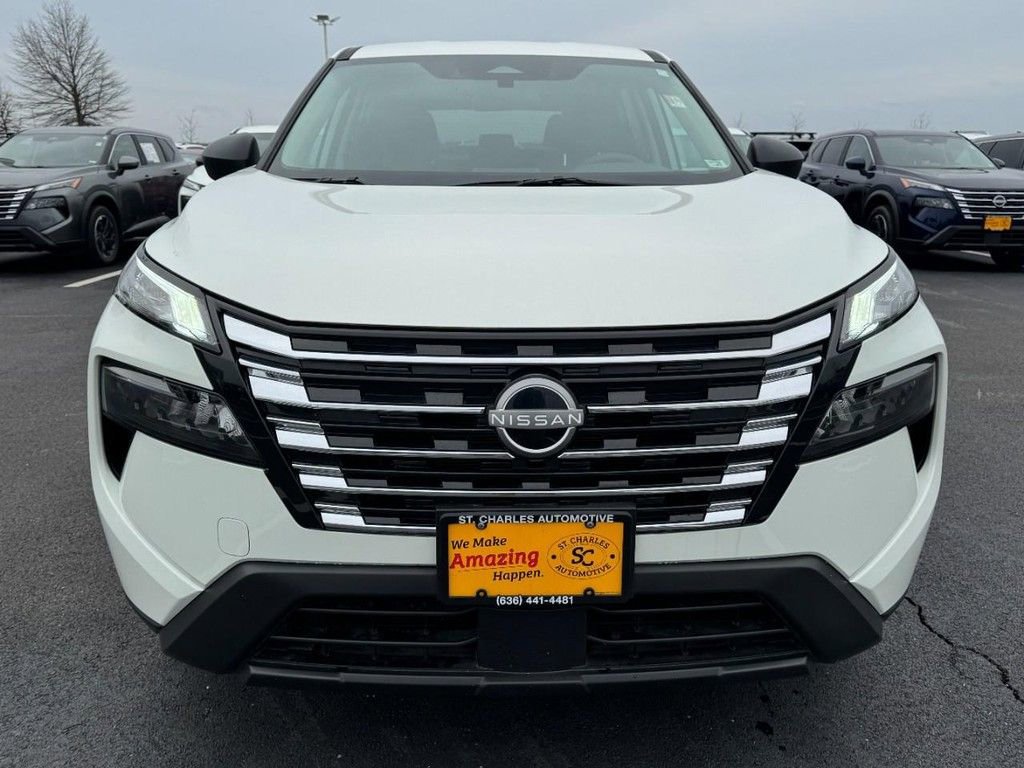 Used 2025 Nissan Rogue S image 9