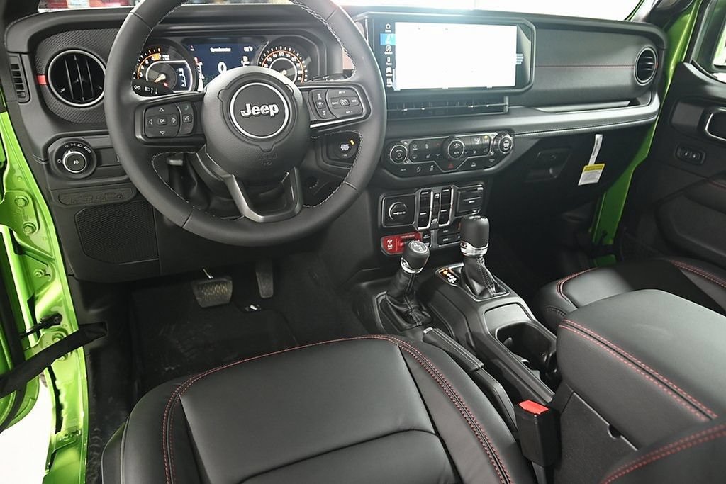 New 2025 Jeep Wrangler Unlimited Rubicon w/ Convenience Group AWD/4WD image 17