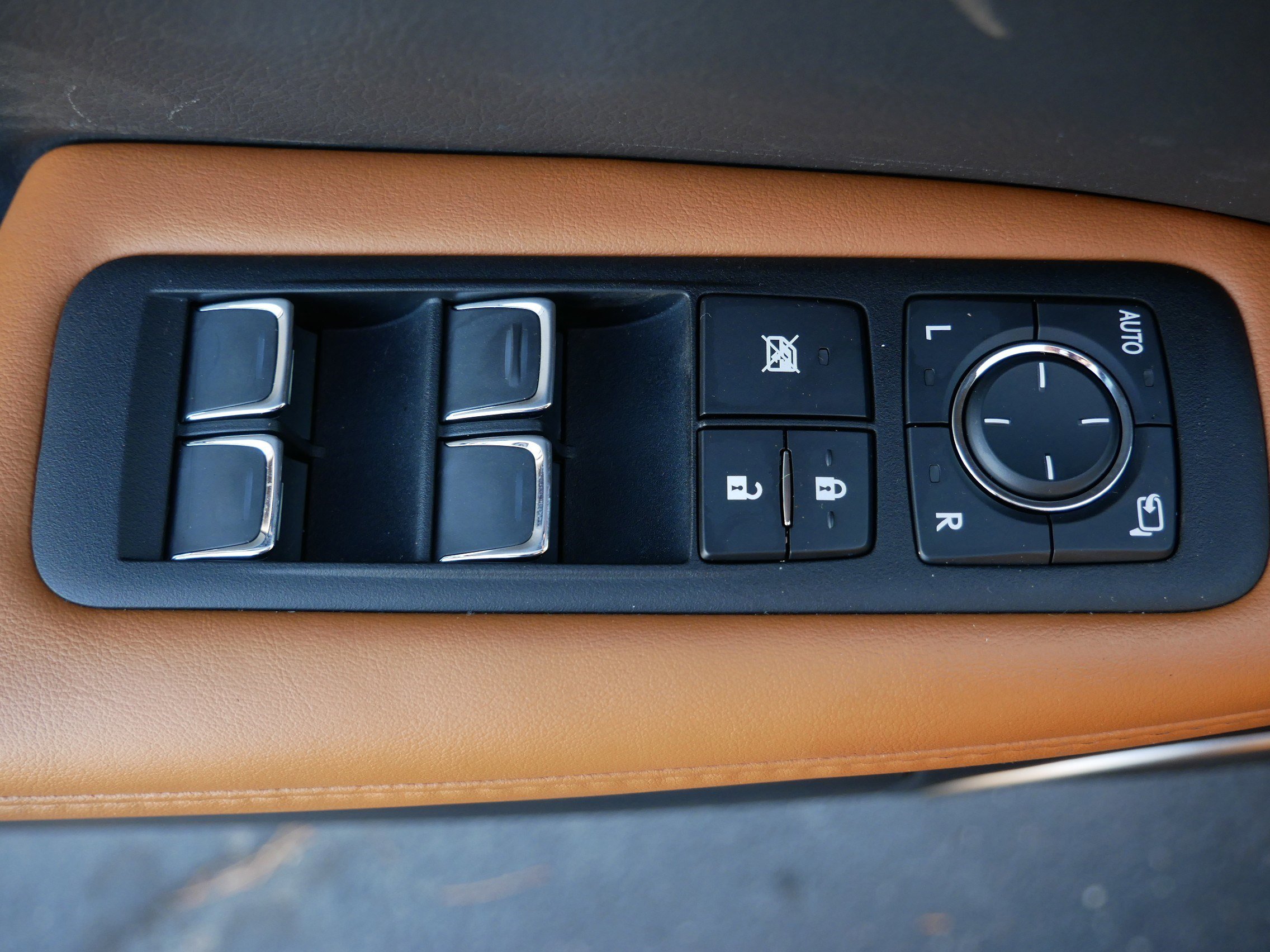 Used 2022 Lexus RX 450h AWD w/ Premium Package image 19