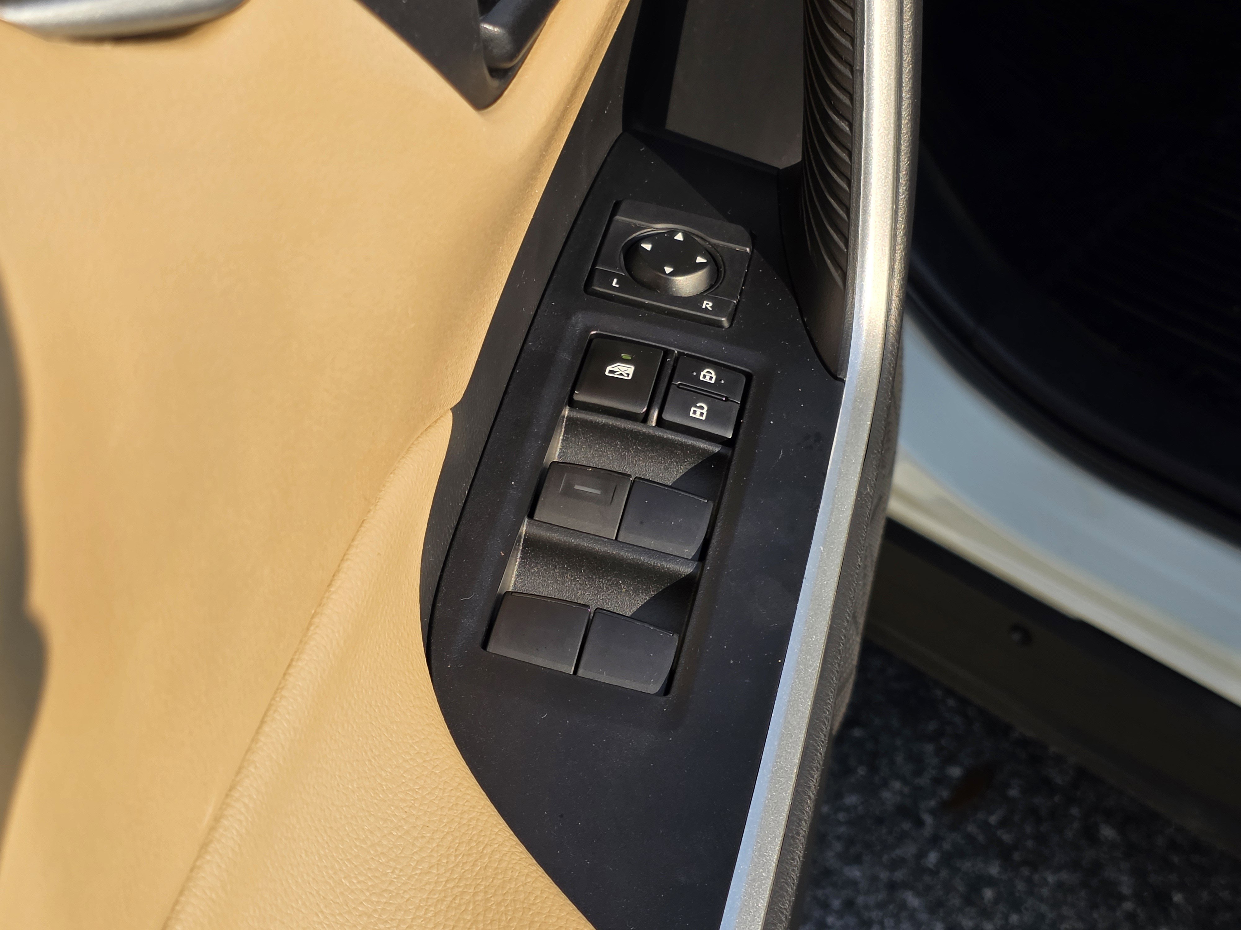 Used 2022 Toyota RAV4 LE image 16