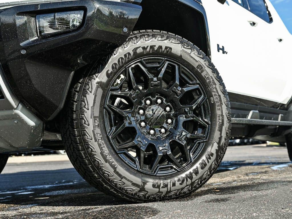 New 2026 GMC Hummer EV 4x4 Crew Cab w/ LPO, Dark Essentials Package image 6