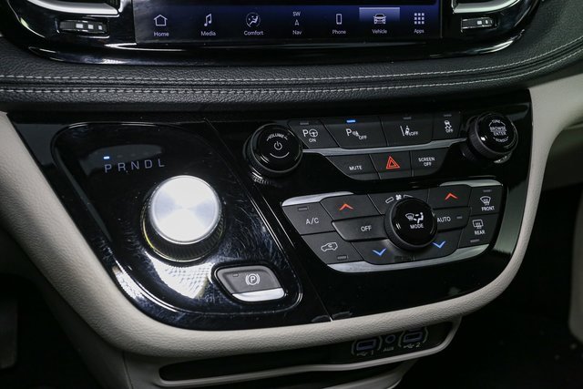 Used 2021 Chrysler Pacifica Touring-L image 31