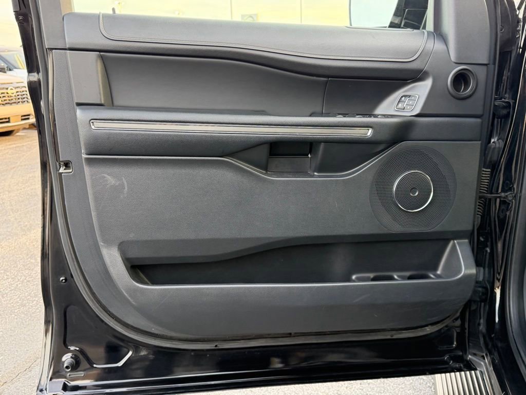 Used 2024 Ford Expedition Max XLT image 13