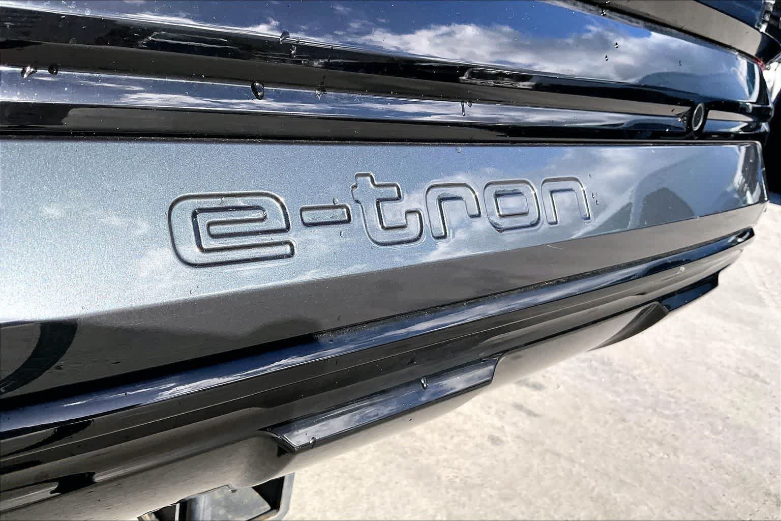 Used 2024 Audi Q8 e-tron Premium Plus w/ Premium Plus Package AWD/4WD image 7
