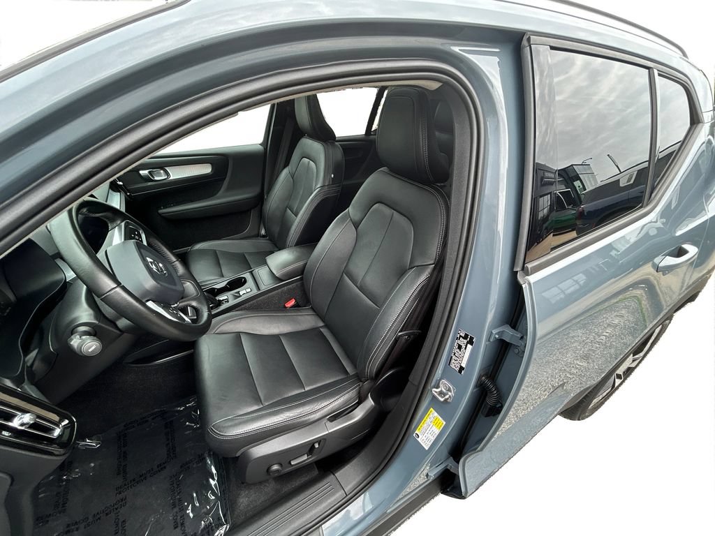 Used 2020 Volvo XC40 T5 Momentum w/ Protection Package Premier AWD/4WD image 14