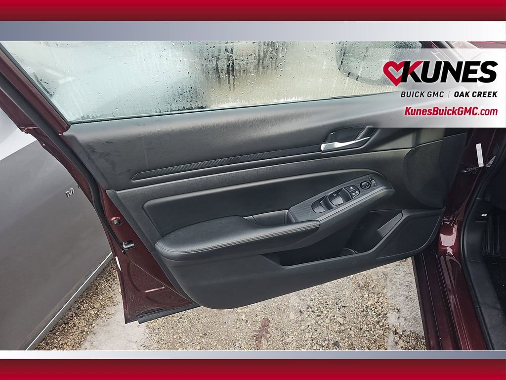 Used 2024 Nissan Altima 2.5 SV image 16