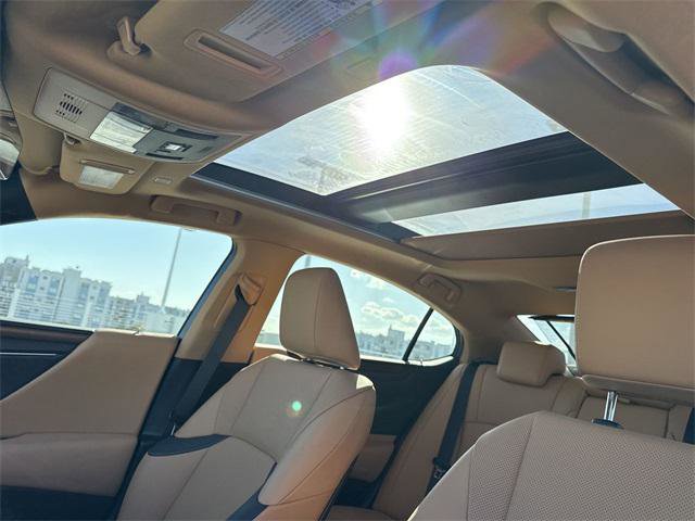 Certified 2024 Lexus ES 350 w/ Premium Package image 22