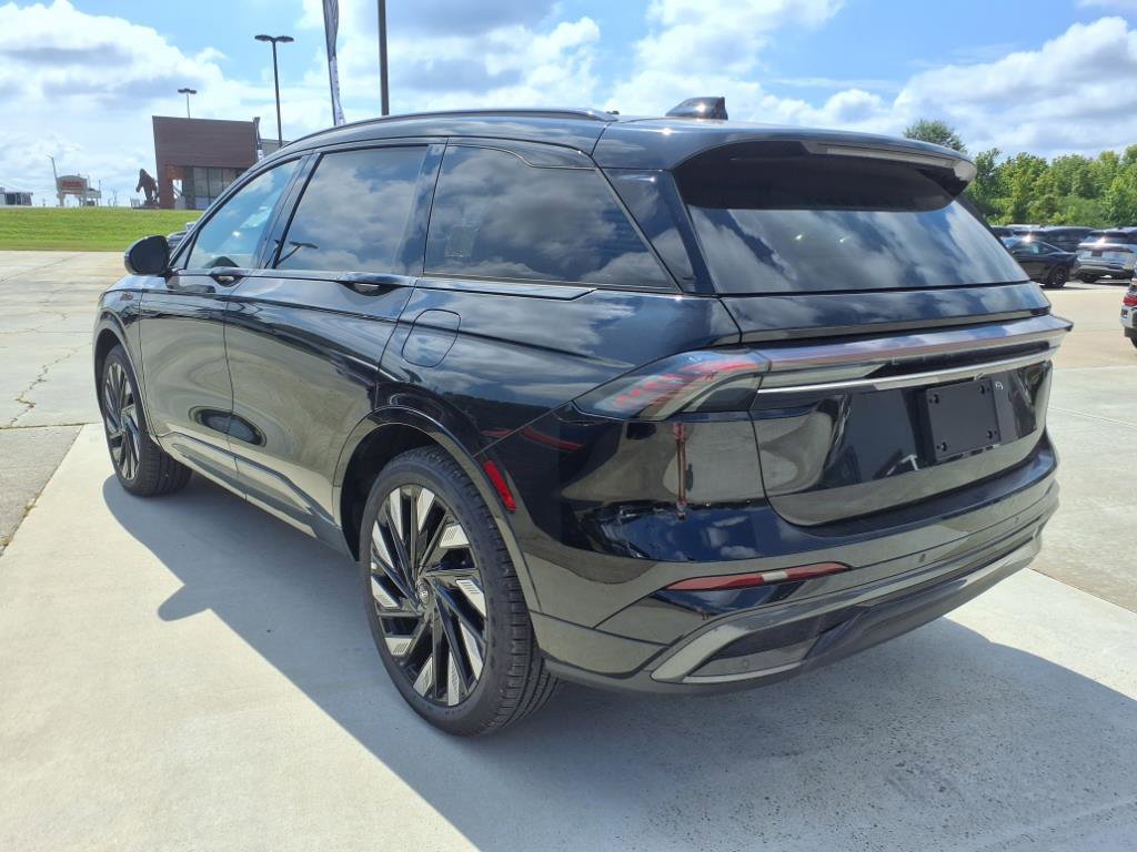 New 2025 Lincoln Nautilus Reserve image 3