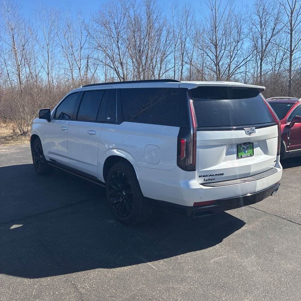 Used 2024 Cadillac Escalade ESV Sport Platinum w/ LPO, ONYX Package image 5