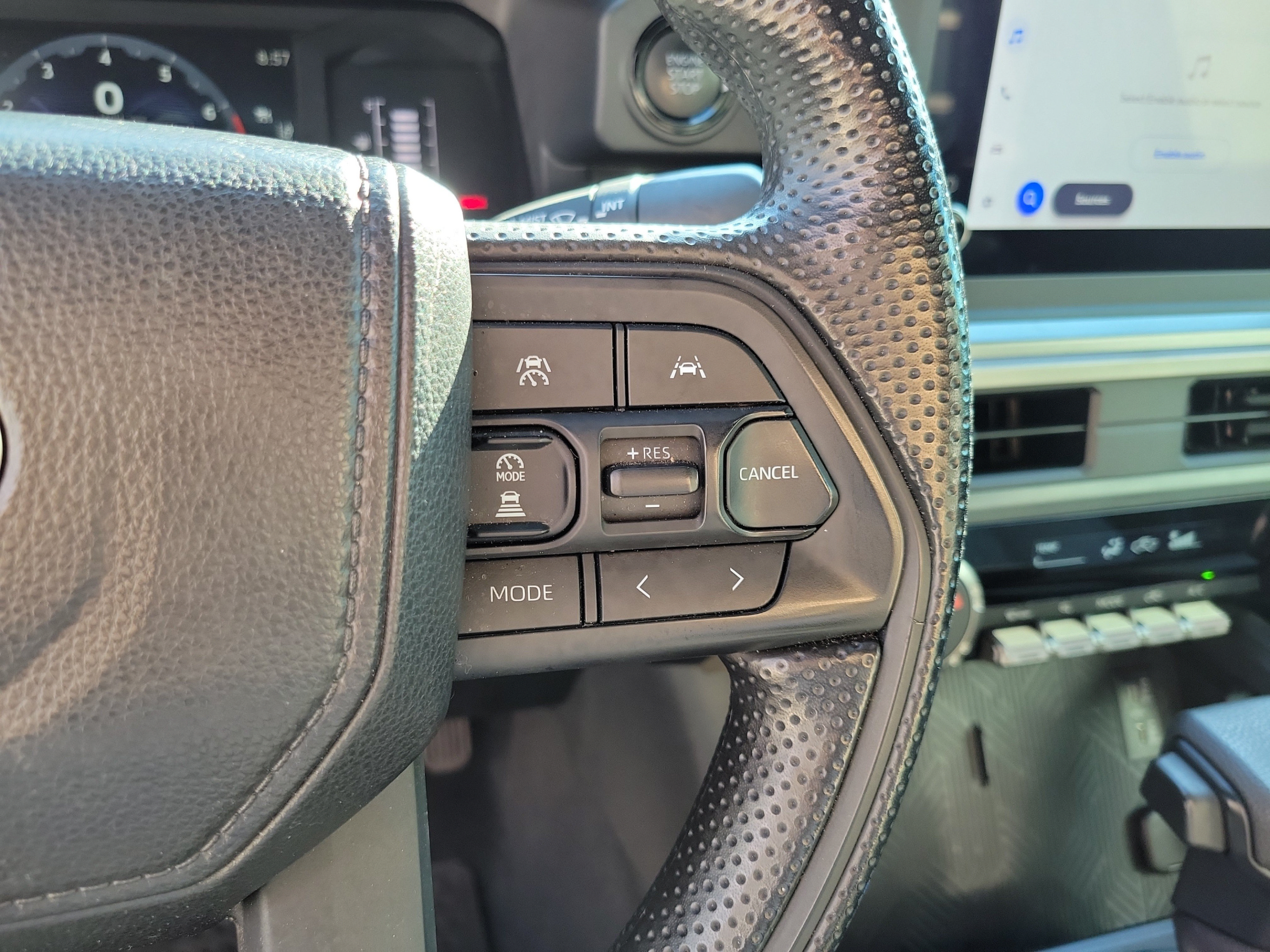 Certified 2025 Toyota Tacoma SR5 AWD/4WD image 15