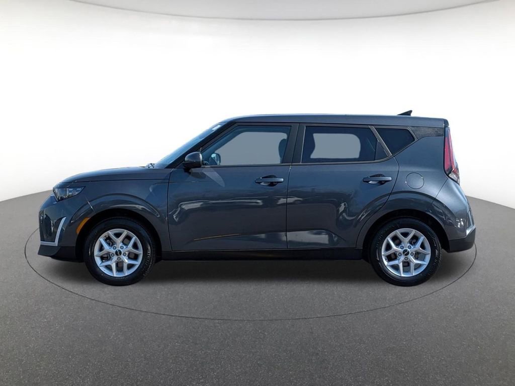 Used 2025 Kia Soul LX image 8